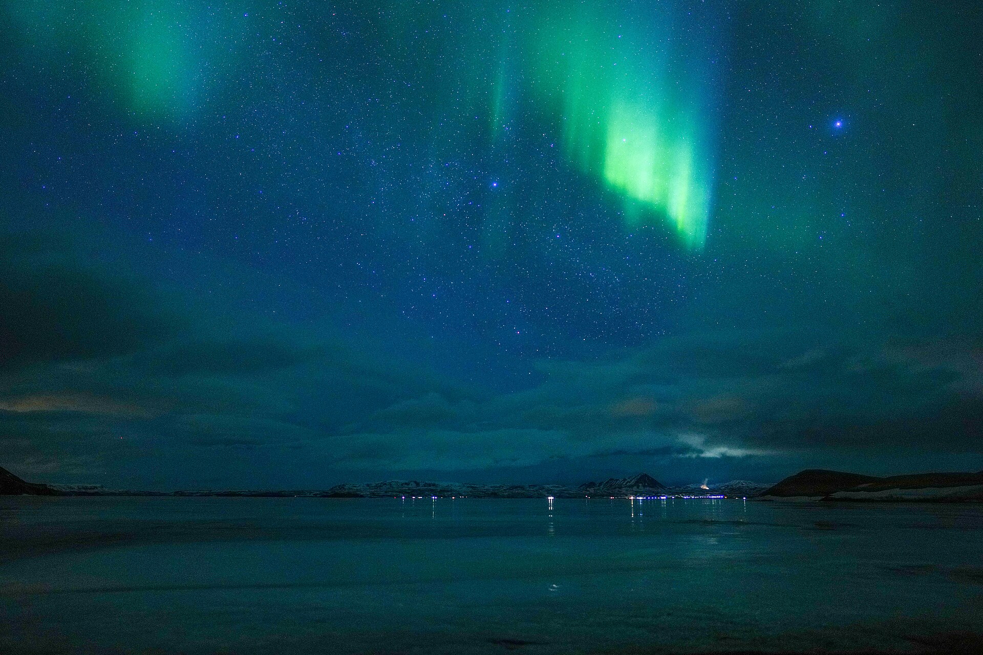 Starlight lofi wallpaper — aurora, milky way, silence